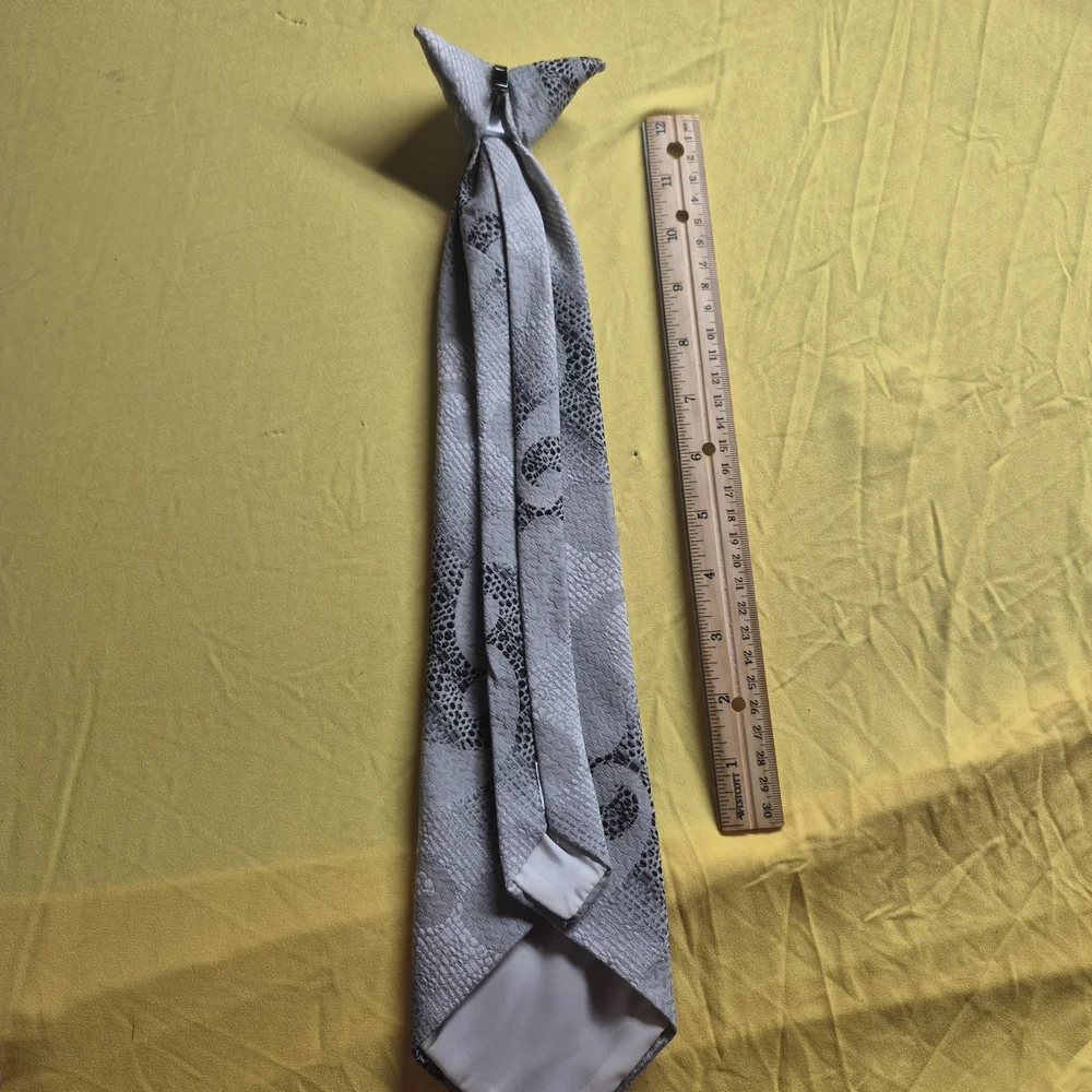 Source Unknown Silver and Black Paisley-Style Men's Tie